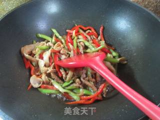 单椒肉丝炒里筋的做法步调：9