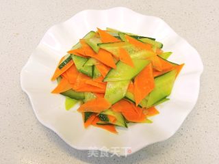 黄瓜炒胡萝卜的做法步调：5