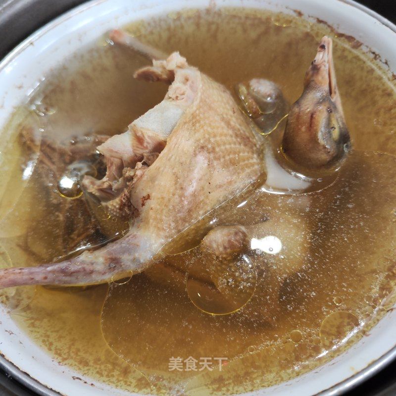 五指毛桃肥肉炖鸽子的做法