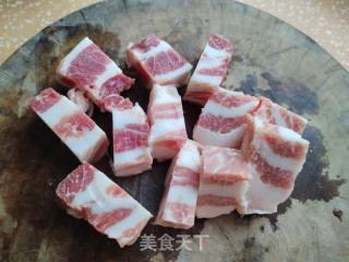 土豆芥菜干炖白烧肉的做法步调：2