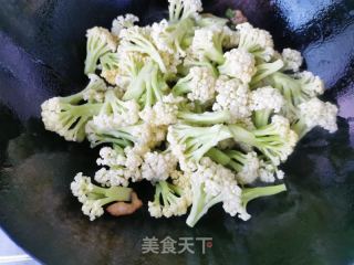 炒菜花的做法步调：9