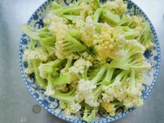 炒菜花的做法步调：6