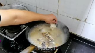 鲤鱼豆腐汤的做法步调：5