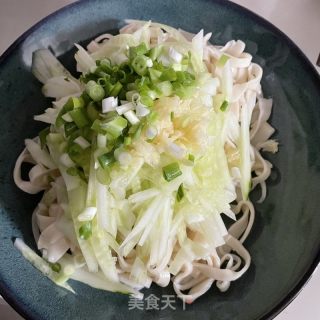 黄瓜丝拌凉里的做法步调：3
