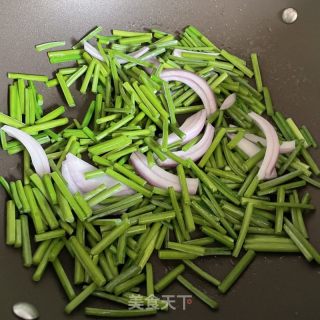 韭薹炒时蔬的做法步调：5