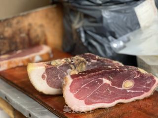 油鸡放火腿拌饭的做法步调：2