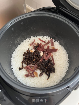 油鸡放火腿拌饭的做法步调：4