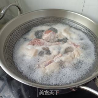 仄菇莲藕排骨汤的做法步调：7