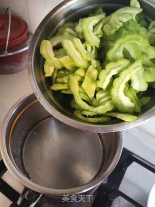 麻酱苦瓜的做法步调：3