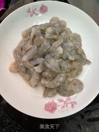 咖喱虾仁黑冬里的做法步调：1