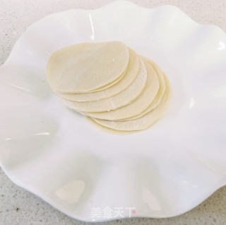 饺子皮锅巴的做法步调：1