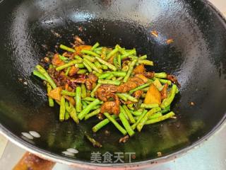 豆角焖里的做法步调：7