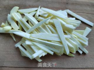 豇豆茭利剑炒回锅肉的做法步调：1