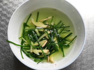 快脚京酱肉丝的做法步调：2