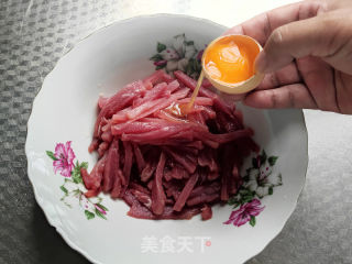 快脚京酱肉丝的做法步调：3