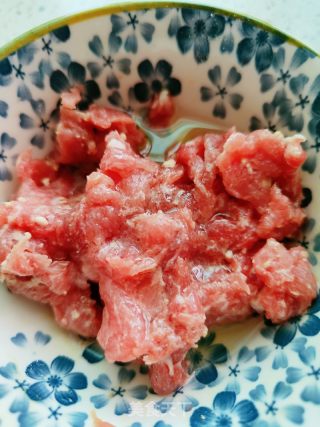 牛肉炒洋葱的做法步调：2