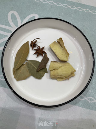 豆腐串牛腩煲的做法步调：3