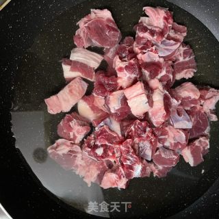 豆腐串牛腩煲的做法步调：2