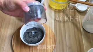 芝麻流心包，喷鼻飘四溢，柔嫩有弹性。的做法步调：9