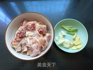 喷鼻酥鸡块的做法步调：1