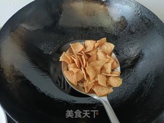 喷鼻酥饺子皮的做法步调：3