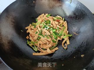 青椒炒千张的做法步调：6