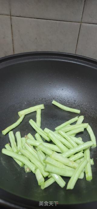 豆角焖里的做法步调：4