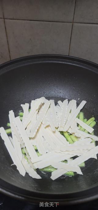 豆角焖里的做法步调：6