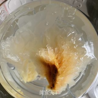 蜜梨银耳汤的做法步调：1