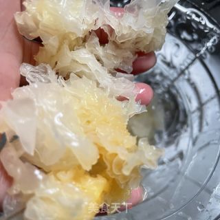 蜜梨银耳汤的做法步调：3