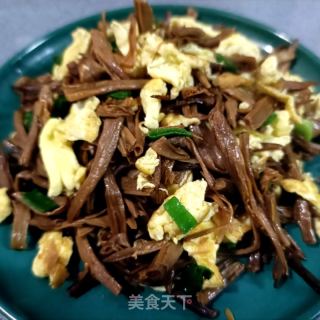 鸡蛋炒黄花菜的做法步调：13