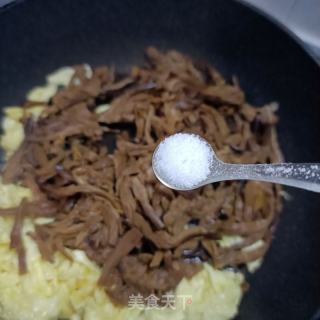 鸡蛋炒黄花菜的做法步调：9