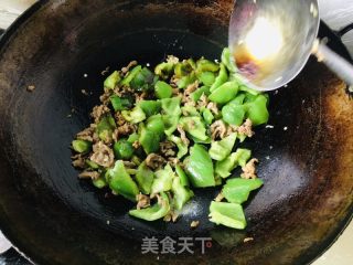杮子椒炒牛肉的做法步调：8