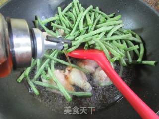 豇豆烧鸡翅根的做法步调：4