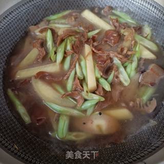 鸡翅花肉笋干炖云豆的做法步调：9