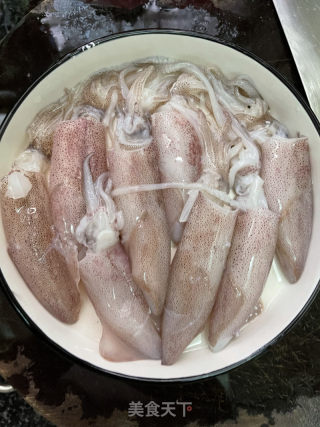 小管鱿鱼煲的做法步调：1