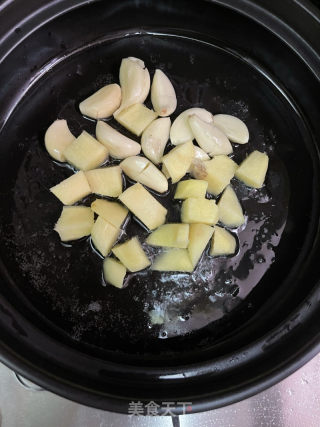 小管鱿鱼煲的做法步调：4