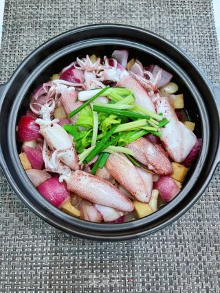 小管鱿鱼煲的做法步调：10