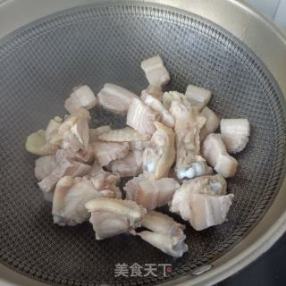 鸡翅花肉烧笋干的做法步调：11