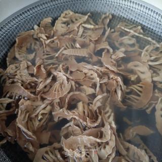 鸡翅花肉烧笋干的做法步调：6