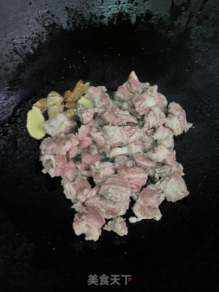 牛腩蒸米粉的做法步调：7