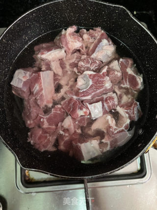 牛腩蒸米粉的做法步调：3