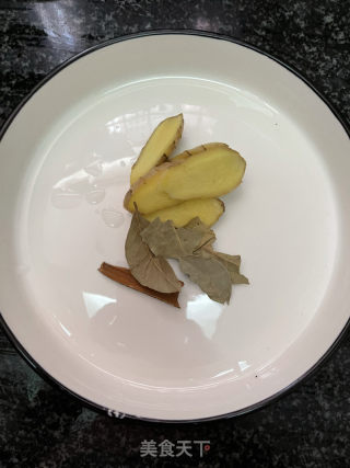 牛腩蒸米粉的做法步调：5