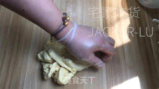 单色椰蓉餐包，柔嫩推丝，浓浓椰喷鼻，清爽抹茶，好吃得停没有下去！的做法步调：7