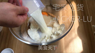 单色椰蓉餐包，柔嫩推丝，浓浓椰喷鼻，清爽抹茶，好吃得停没有下去！的做法步调：1