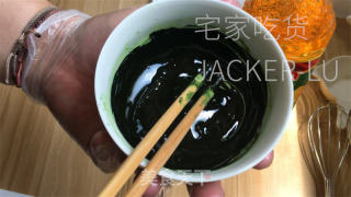 单色椰蓉餐包，柔嫩推丝，浓浓椰喷鼻，清爽抹茶，好吃得停没有下去！的做法步调：13