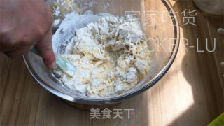单色椰蓉餐包，柔嫩推丝，浓浓椰喷鼻，清爽抹茶，好吃得停没有下去！的做法步调：3