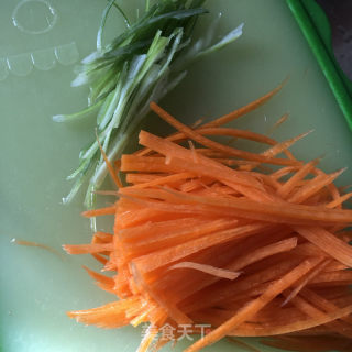 爆炒圆利剑菜的做法步调：2