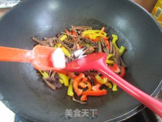 茶树菇炒彩椒的做法步调：9