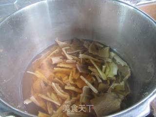 油里筋烧笋干的做法步调：8